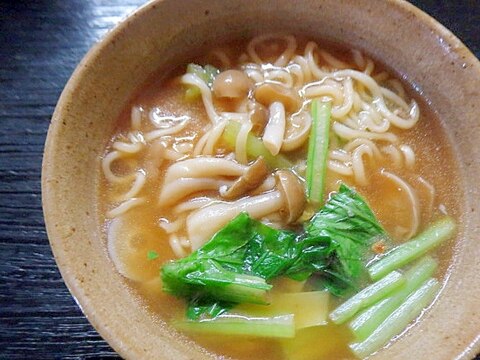 シメジと小松菜の味噌ラーメン